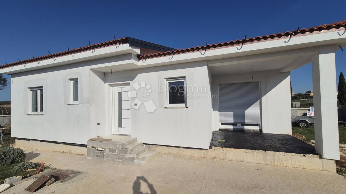 Hiša Monteserpo - Komunal, Pula, 81m2