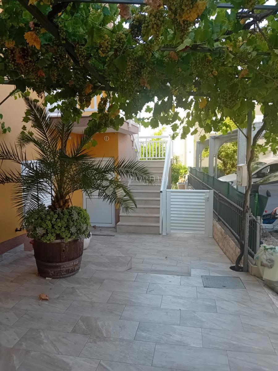 Hiša Okrug Gornji, Okrug, 352,86m2