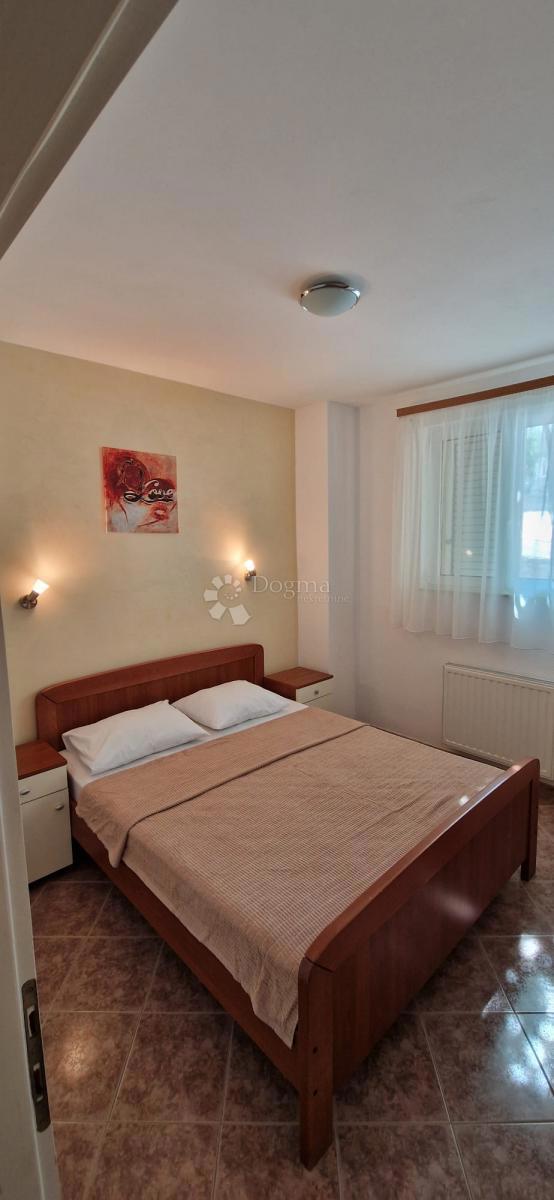 Hiša Okrug Gornji, Okrug, 352,86m2