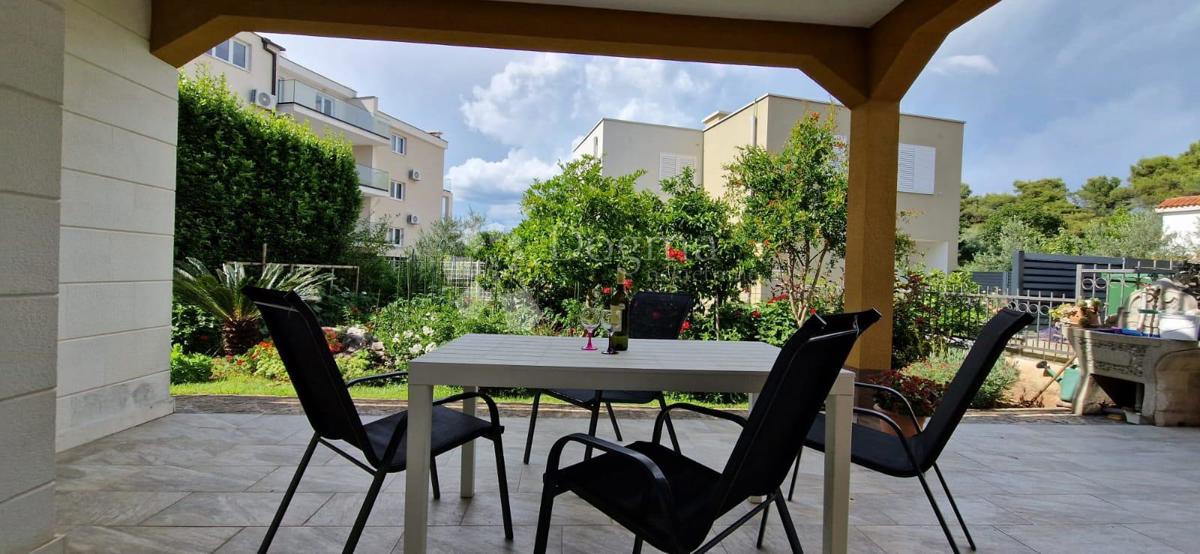 Hiša Okrug Gornji, Okrug, 352,86m2