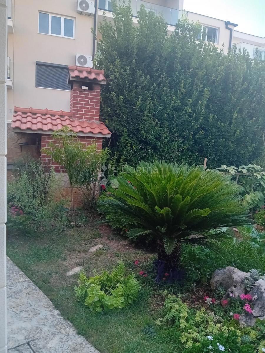 Hiša Okrug Gornji, Okrug, 352,86m2