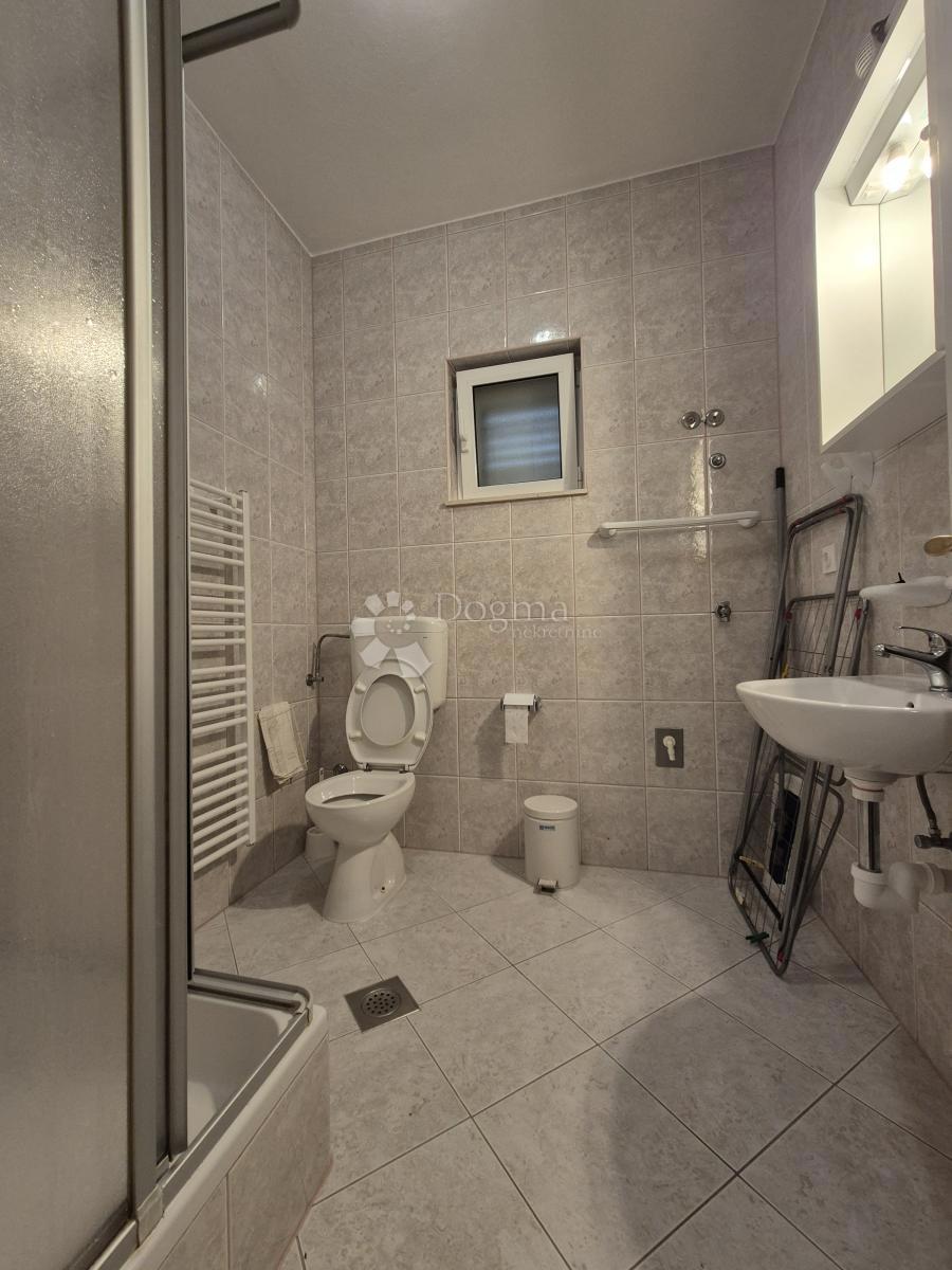 Hiša Okrug Gornji, Okrug, 352,86m2