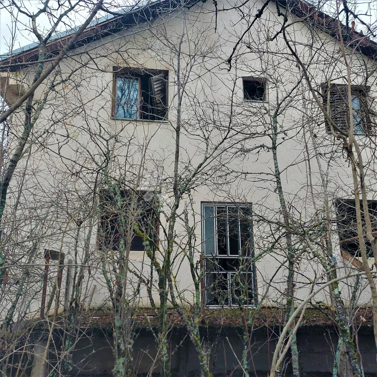 Hiša Kruge, Donji Lapac, 240m2