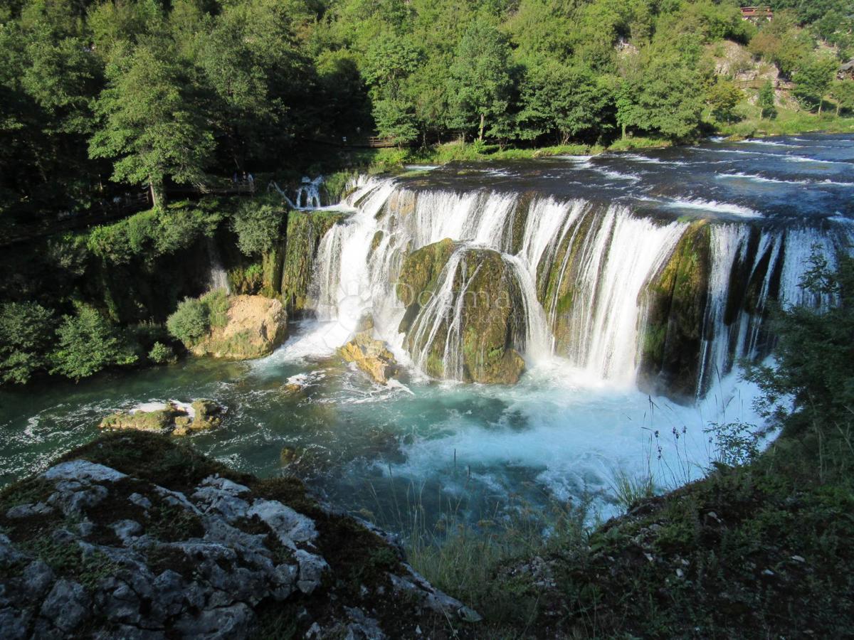 Hiša Kruge, Donji Lapac, 240m2