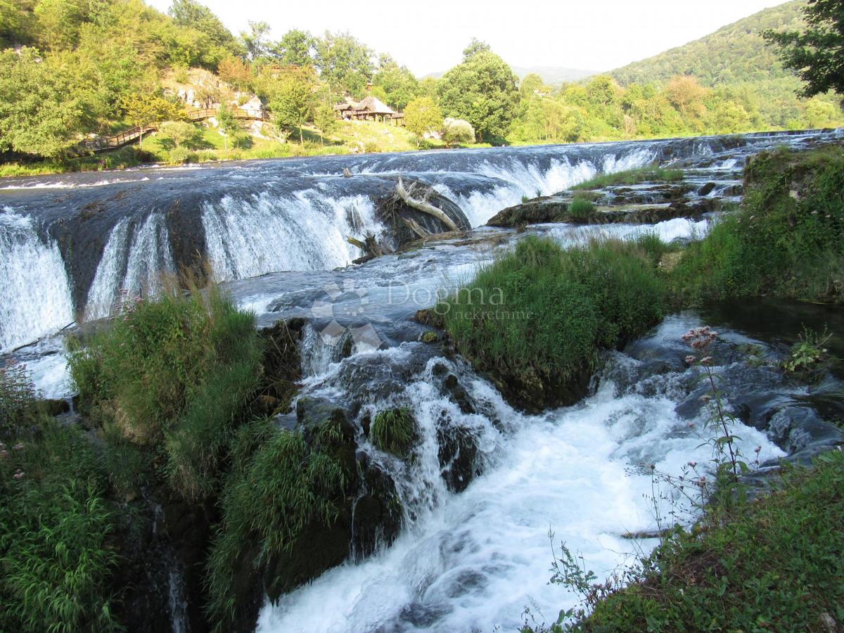 Hiša Kruge, Donji Lapac, 240m2