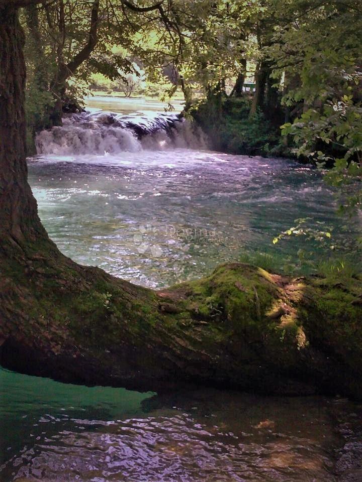 Hiša Kruge, Donji Lapac, 240m2