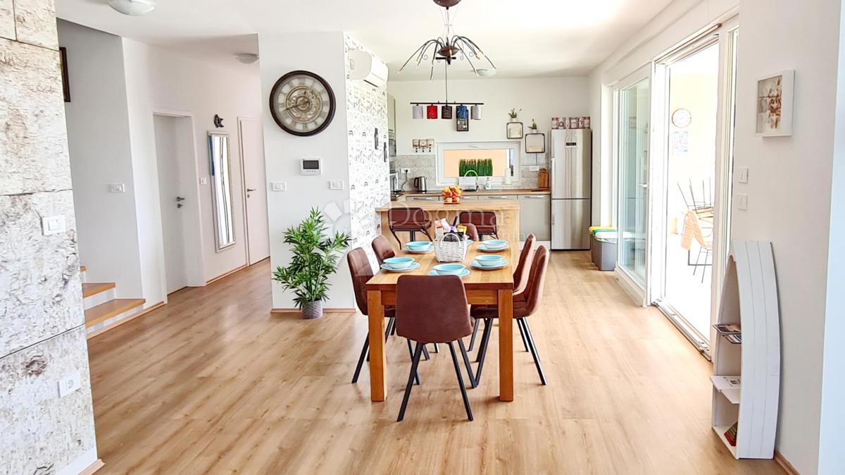 Čudovita hiša le 3 km od morja za bivanje ali investicijo