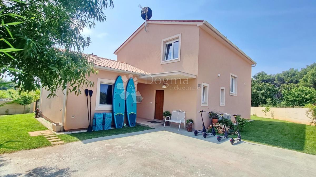 Čudovita hiša le 3 km od morja za bivanje ali investicijo