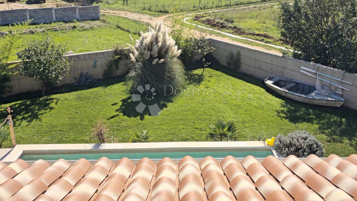 Čudovita hiša le 3 km od morja za bivanje ali investicijo