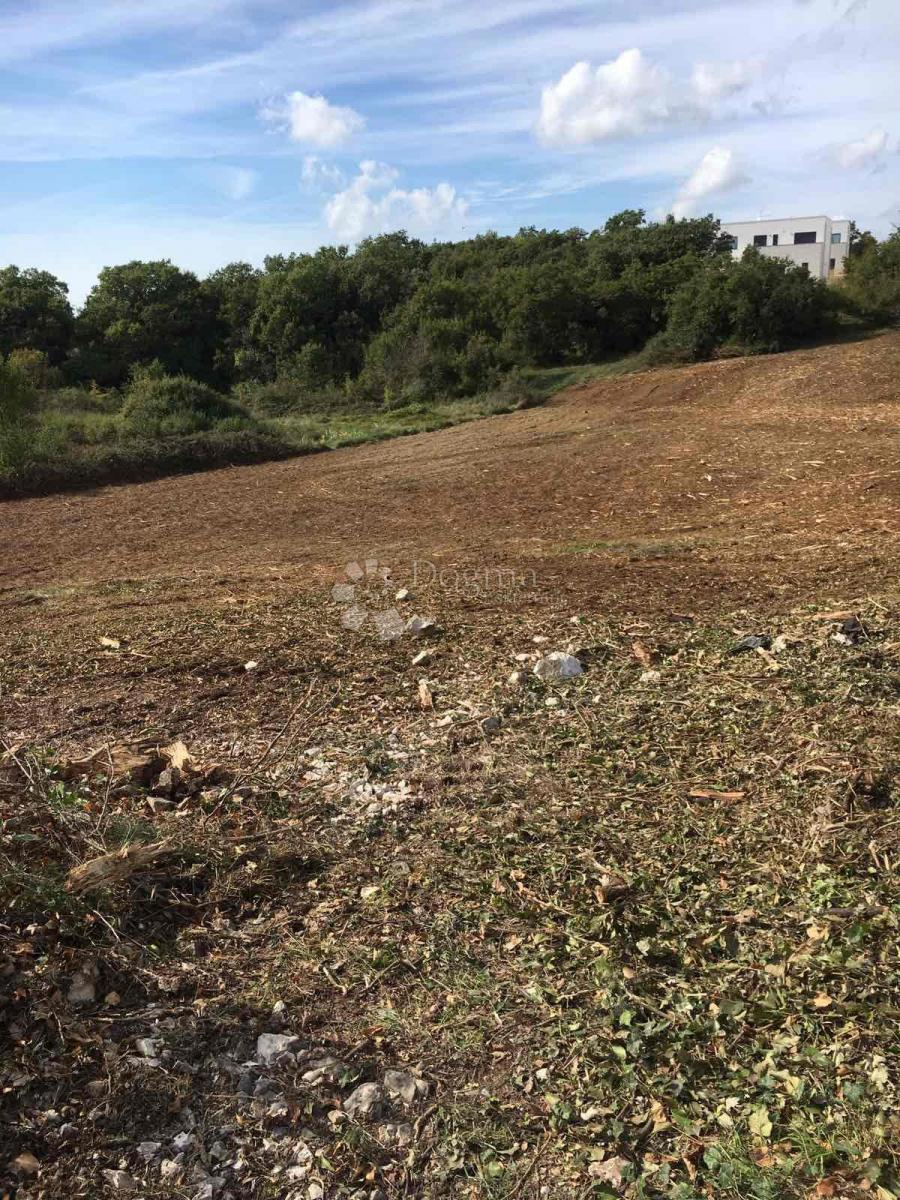 GRADBENO ZEMLJIŠČE KRNICA 780M2