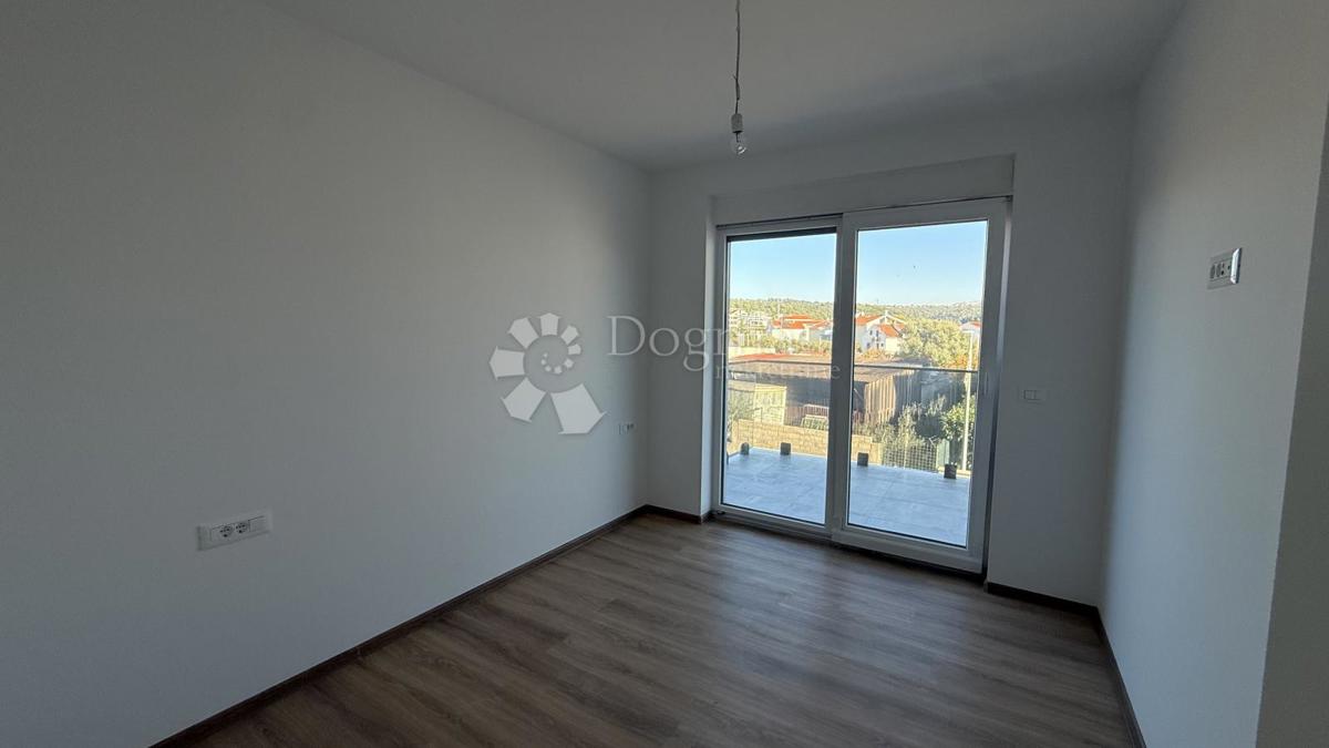 Stanovanje Okrug Gornji, Okrug, 60m2