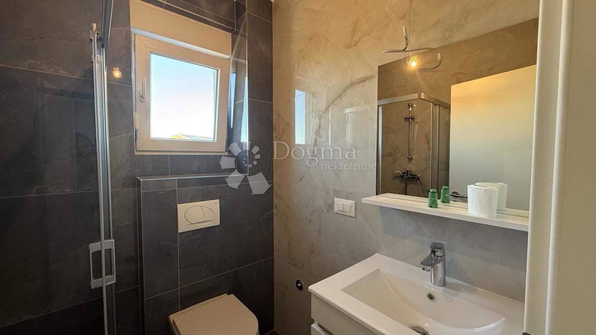 Stanovanje Okrug Gornji, Okrug, 60m2