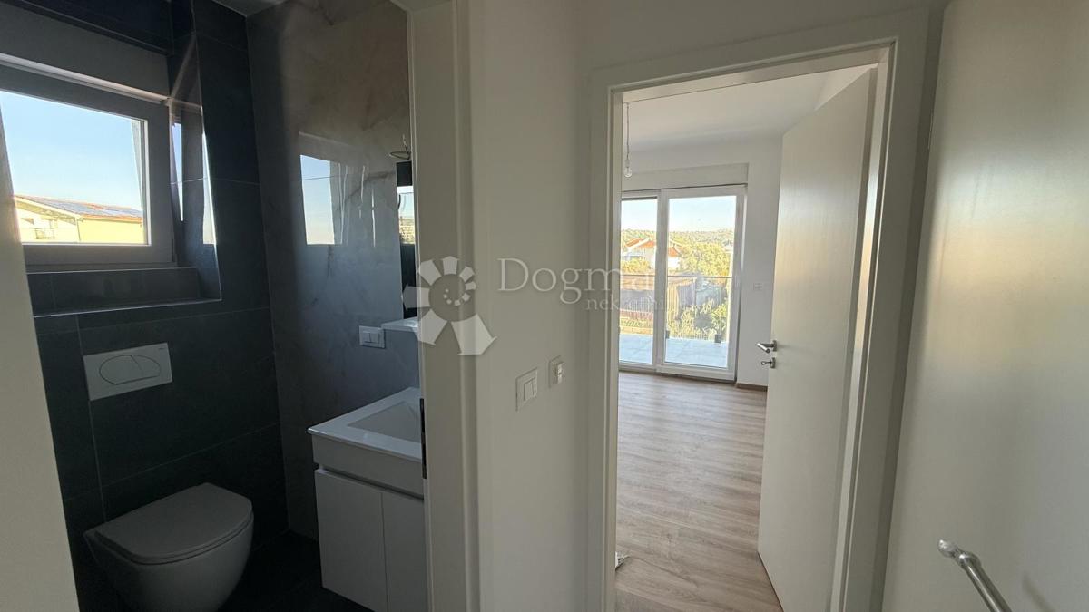 Stanovanje Okrug Gornji, Okrug, 60m2