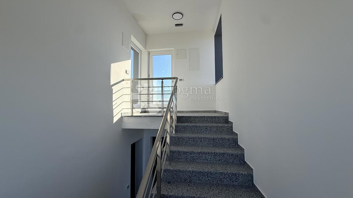 Stanovanje Okrug Gornji, Okrug, 60m2