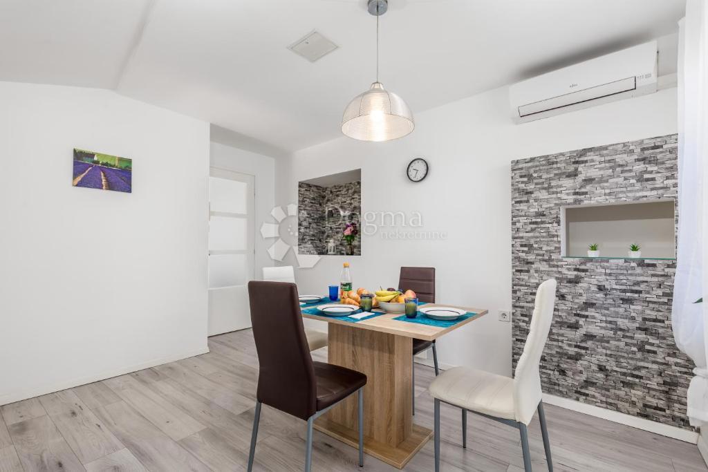 Stanovanje Centar, Rijeka, 72,77m2