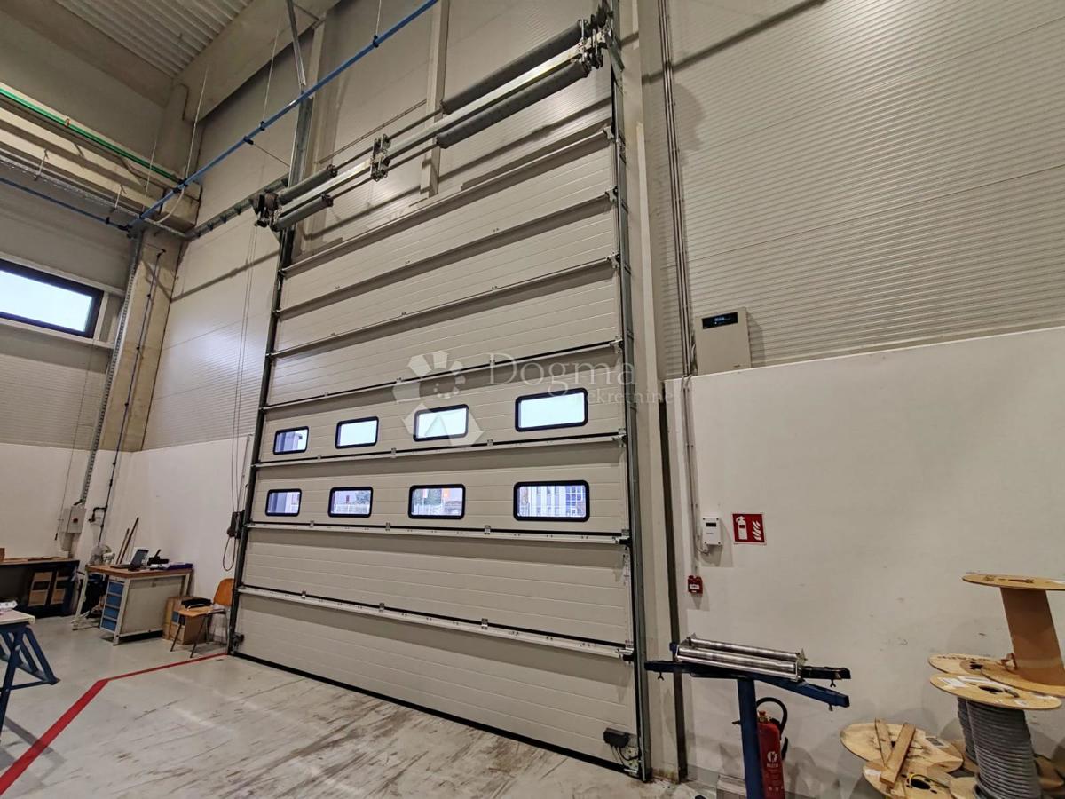 Poslovni prostor Bartolovec, Trnovec Bartolovečki, 1.972m2