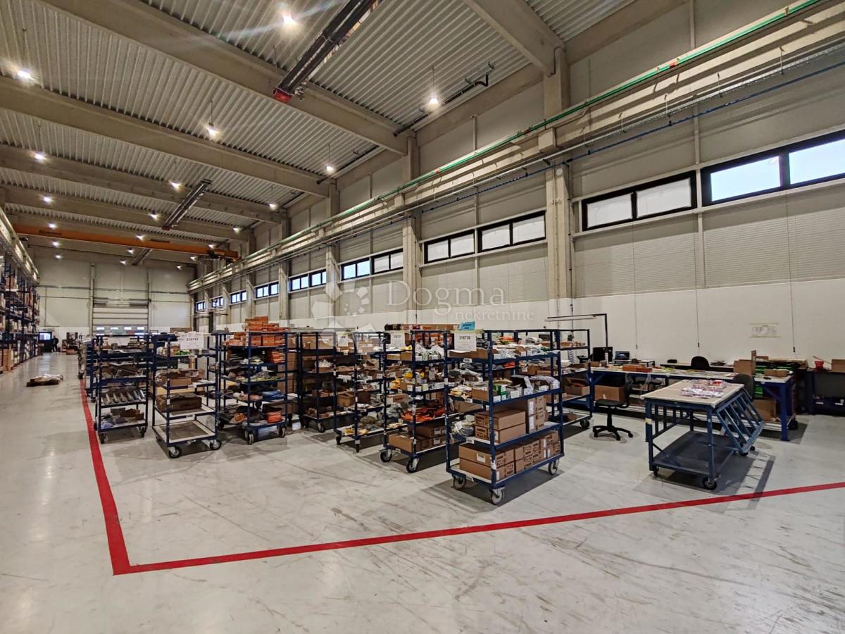 Poslovni prostor Bartolovec, Trnovec Bartolovečki, 1.972m2