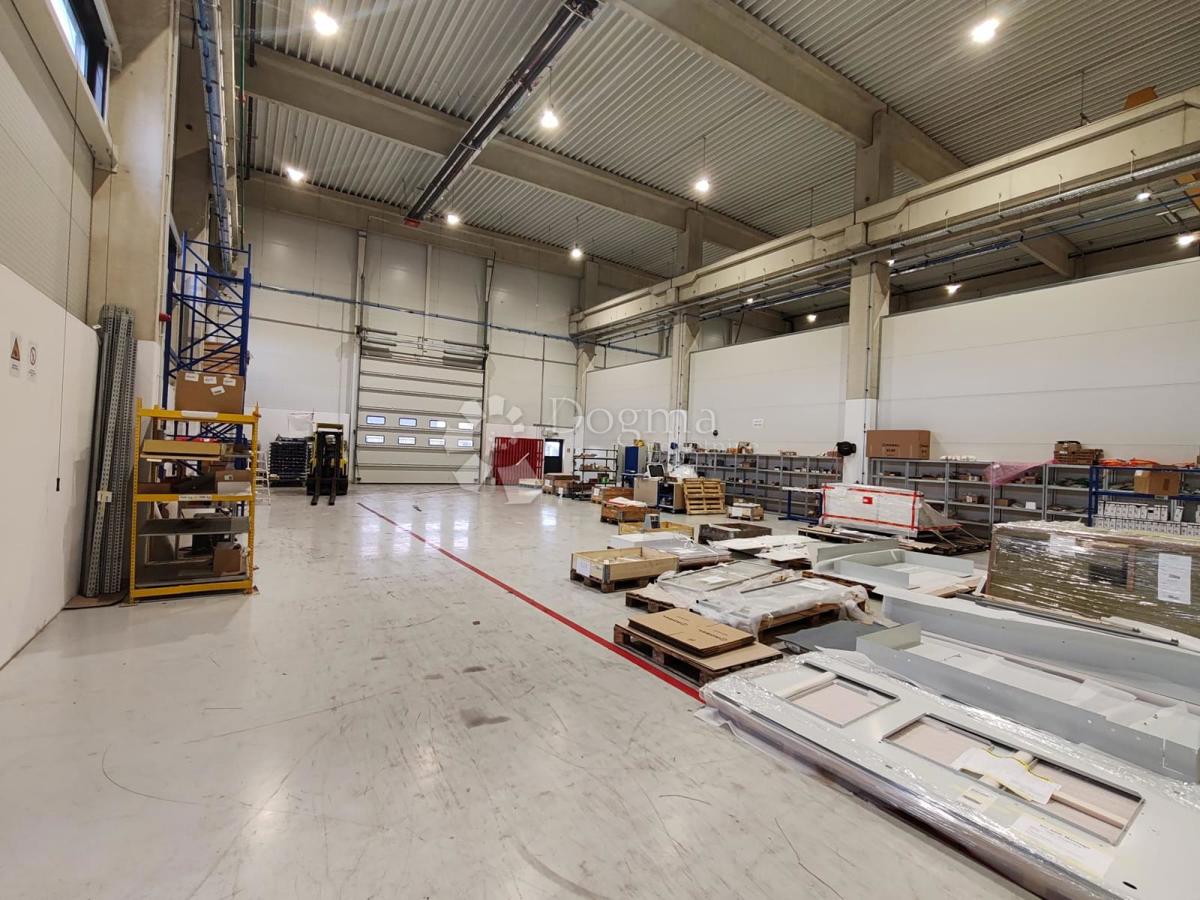 Poslovni prostor Bartolovec, Trnovec Bartolovečki, 1.972m2