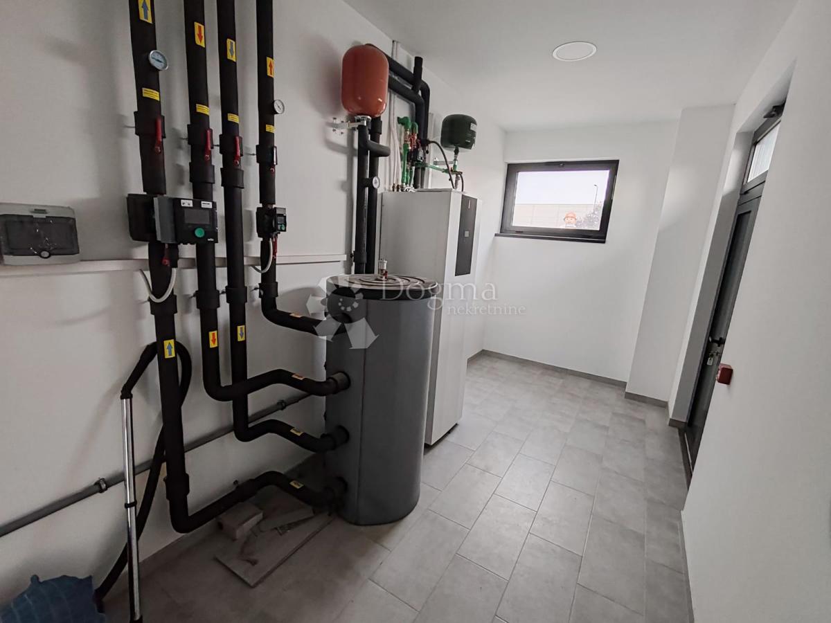 Poslovni prostor Bartolovec, Trnovec Bartolovečki, 1.972m2