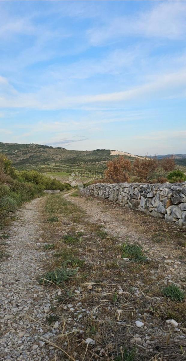 Kmetijsko zemljišče Ložnice, Primošten, 2.484m2