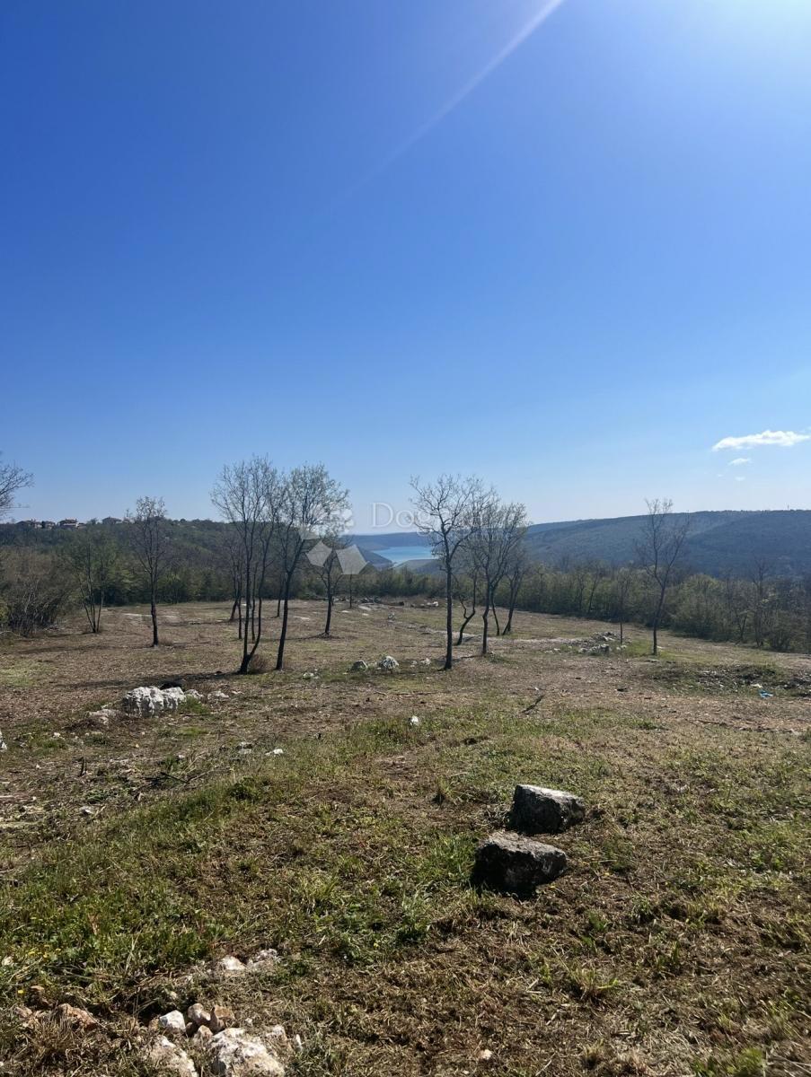 Zazidljivo zemljišče Kunj, Raša, 1.909m2