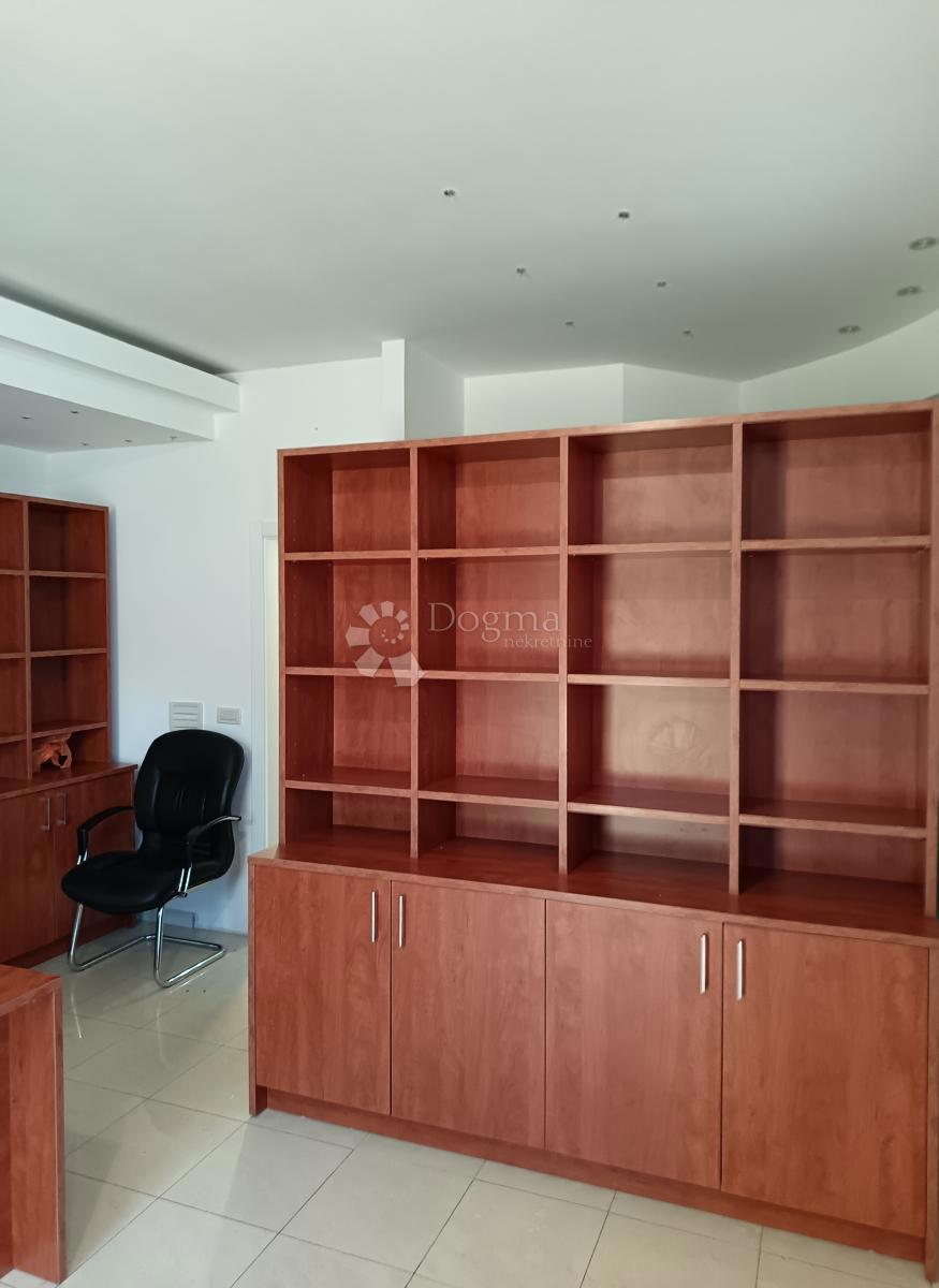 Poslovni prostor Makarska, 27m2