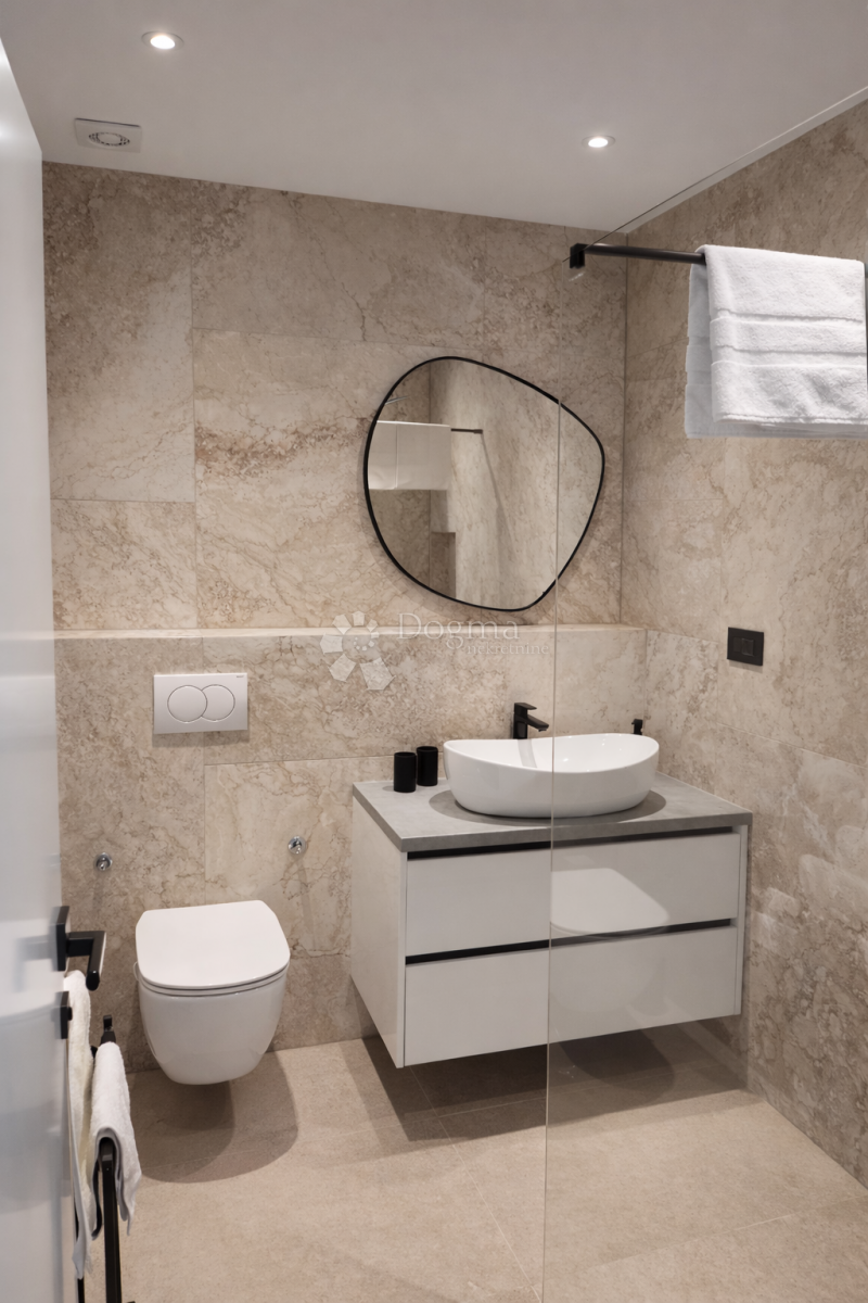 Hiša Bast, Baška Voda, 361m2