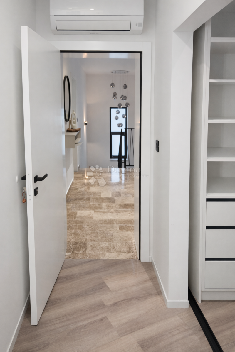 Hiša Bast, Baška Voda, 361m2