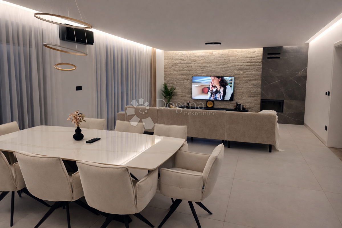 Hiša Bast, Baška Voda, 361m2