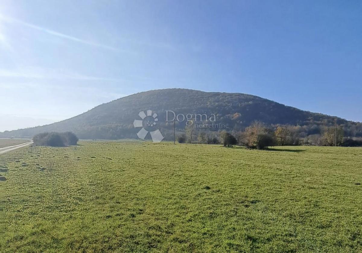 Kmetijsko zemljišče Gornja Ploča, Lovinac, 5.000m2