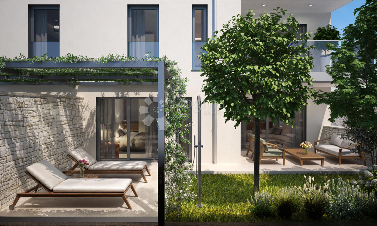 Območje Umaga, moderno stanovanje v pritličju s 115 m² zasebnim vrtom