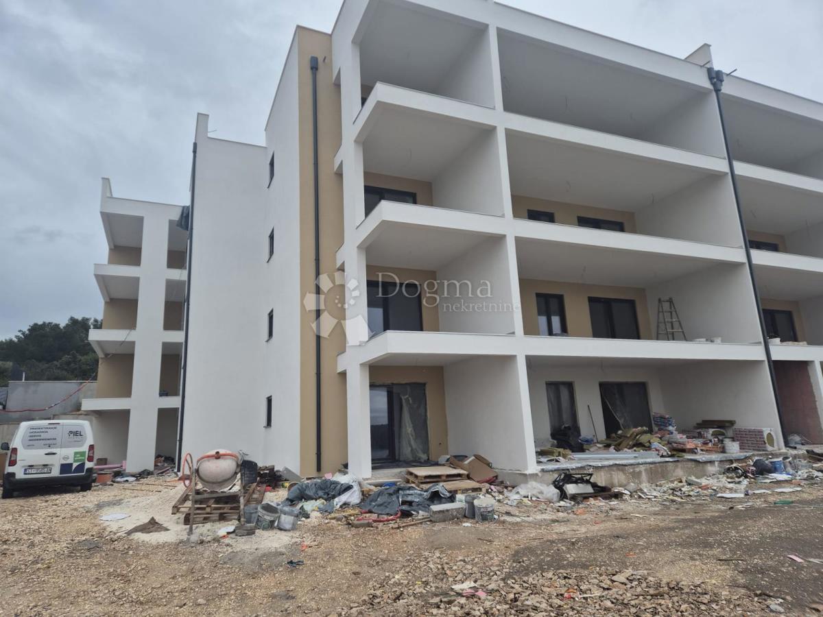 Stanovanje Okrug Gornji, Okrug, 106,37m2