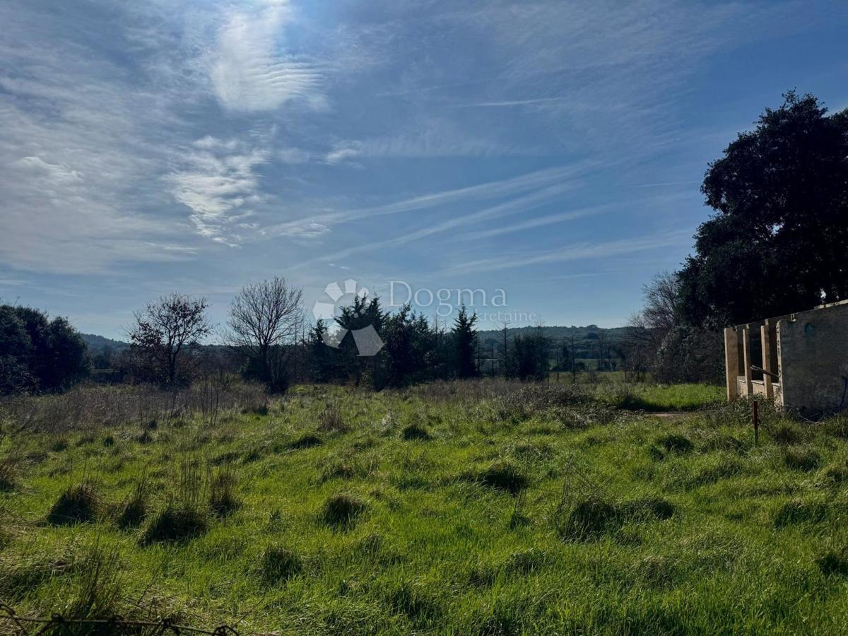 Zazidljivo zemljišče Pomer, Medulin, 1.999m2