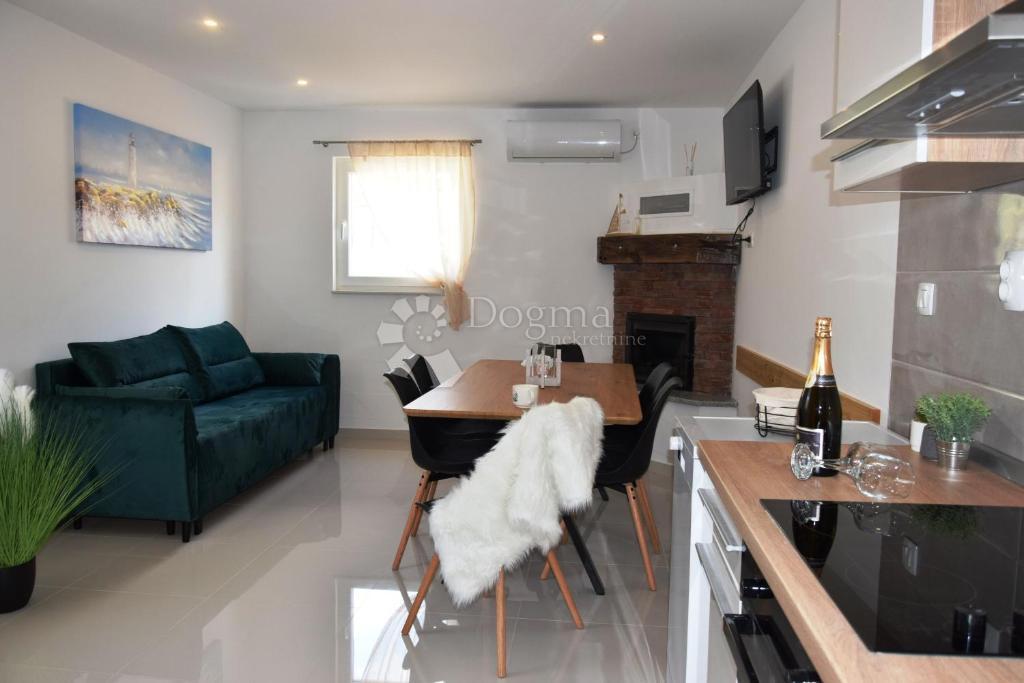 Hiša Seget Donji, Seget, 200m2