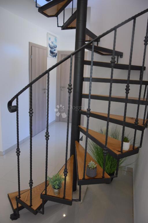 Hiša Seget Donji, Seget, 200m2