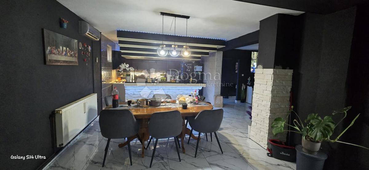 Hiša Donji Karin, Benkovac, 250m2