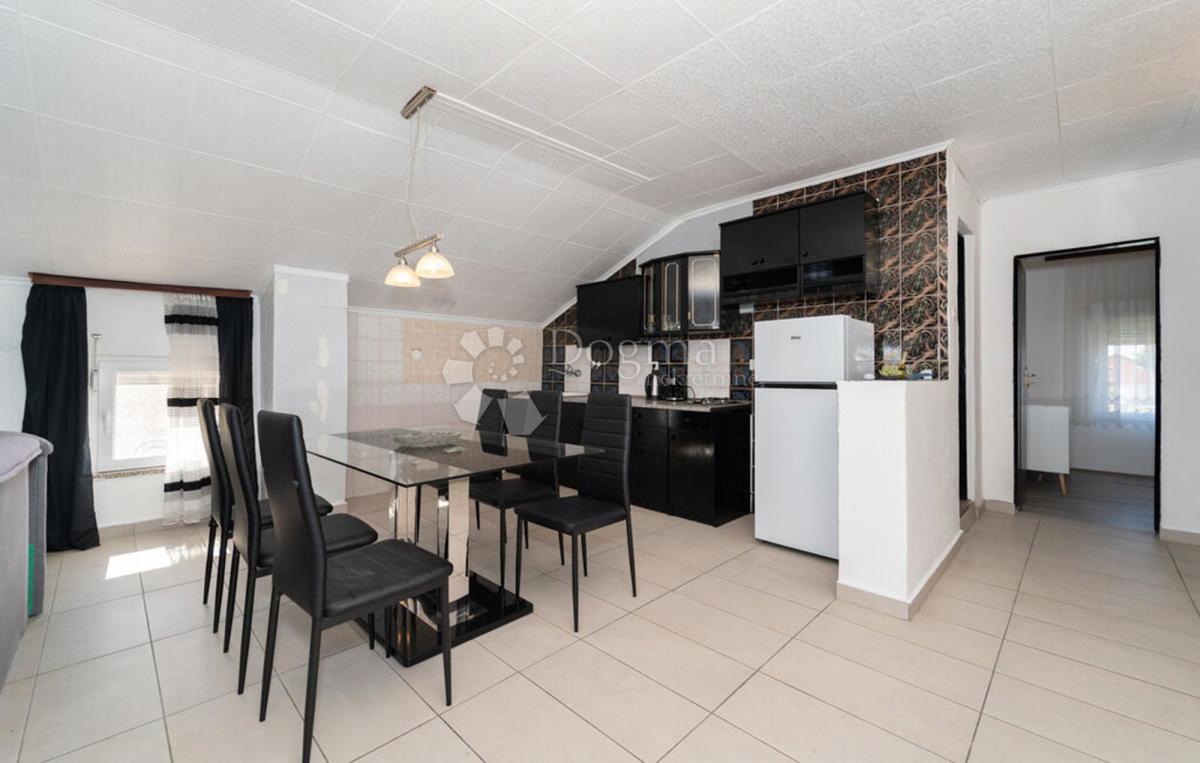 Hiša Donji Karin, Benkovac, 250m2