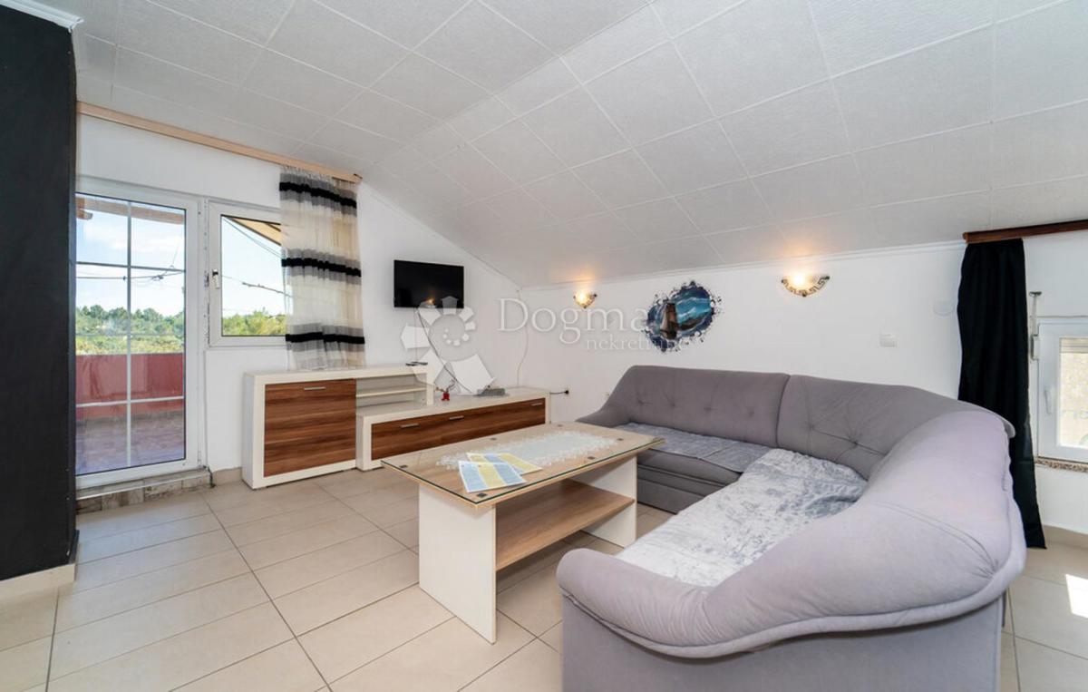 Hiša Donji Karin, Benkovac, 250m2