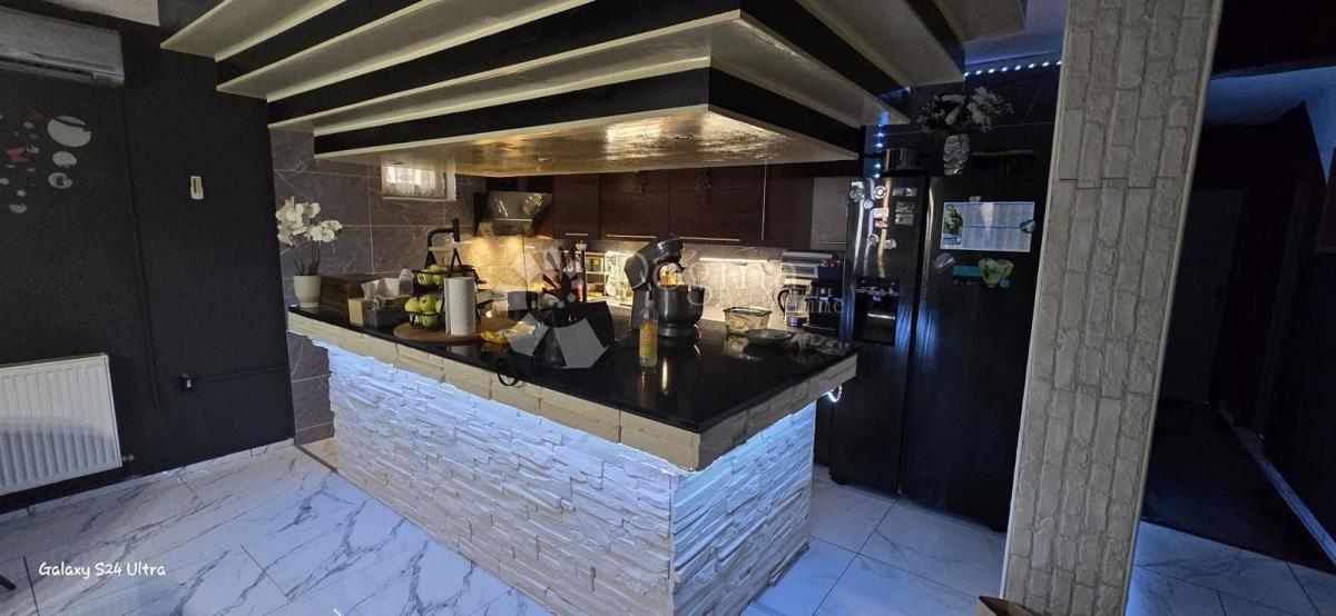 Hiša Donji Karin, Benkovac, 250m2