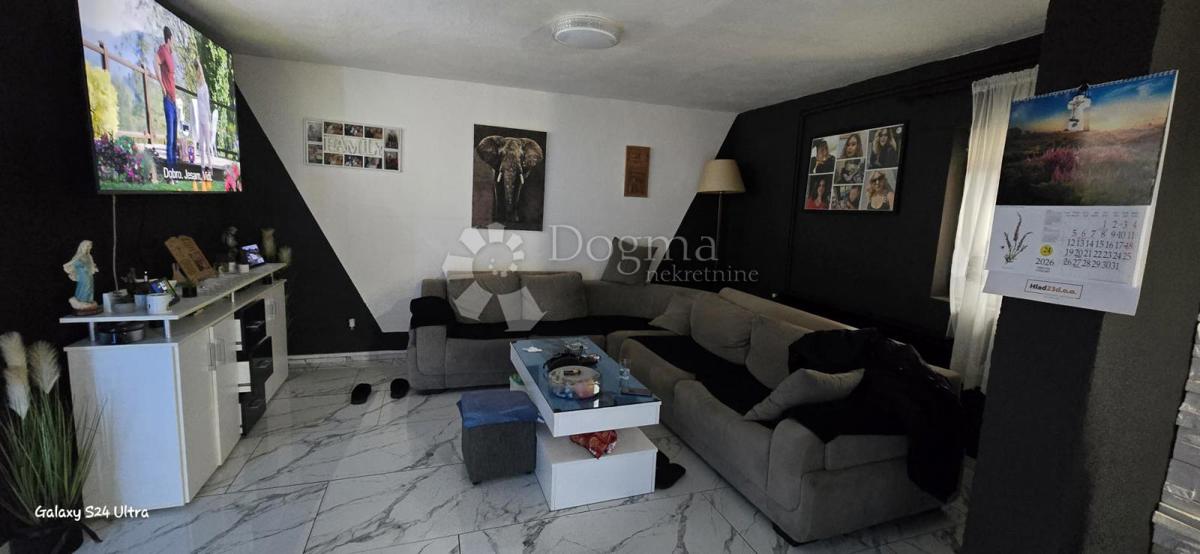 Hiša Donji Karin, Benkovac, 250m2