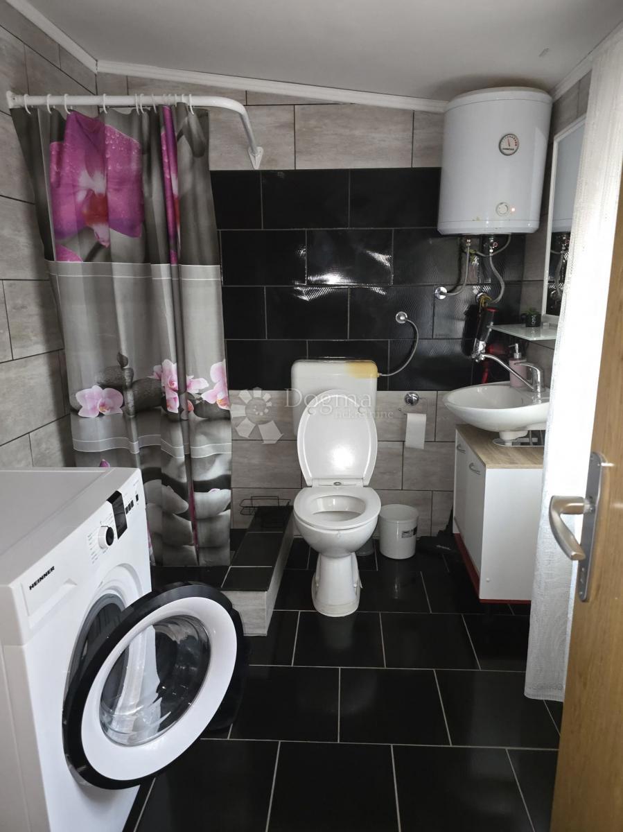 Hiša Donji Karin, Benkovac, 250m2