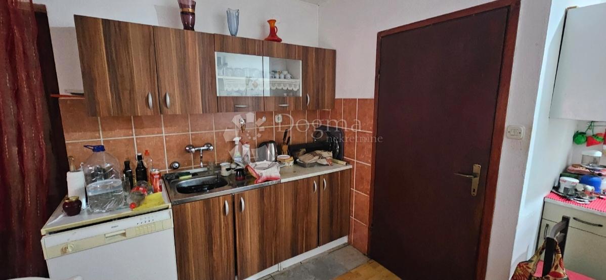 Hiša Donji Lapac, 50m2