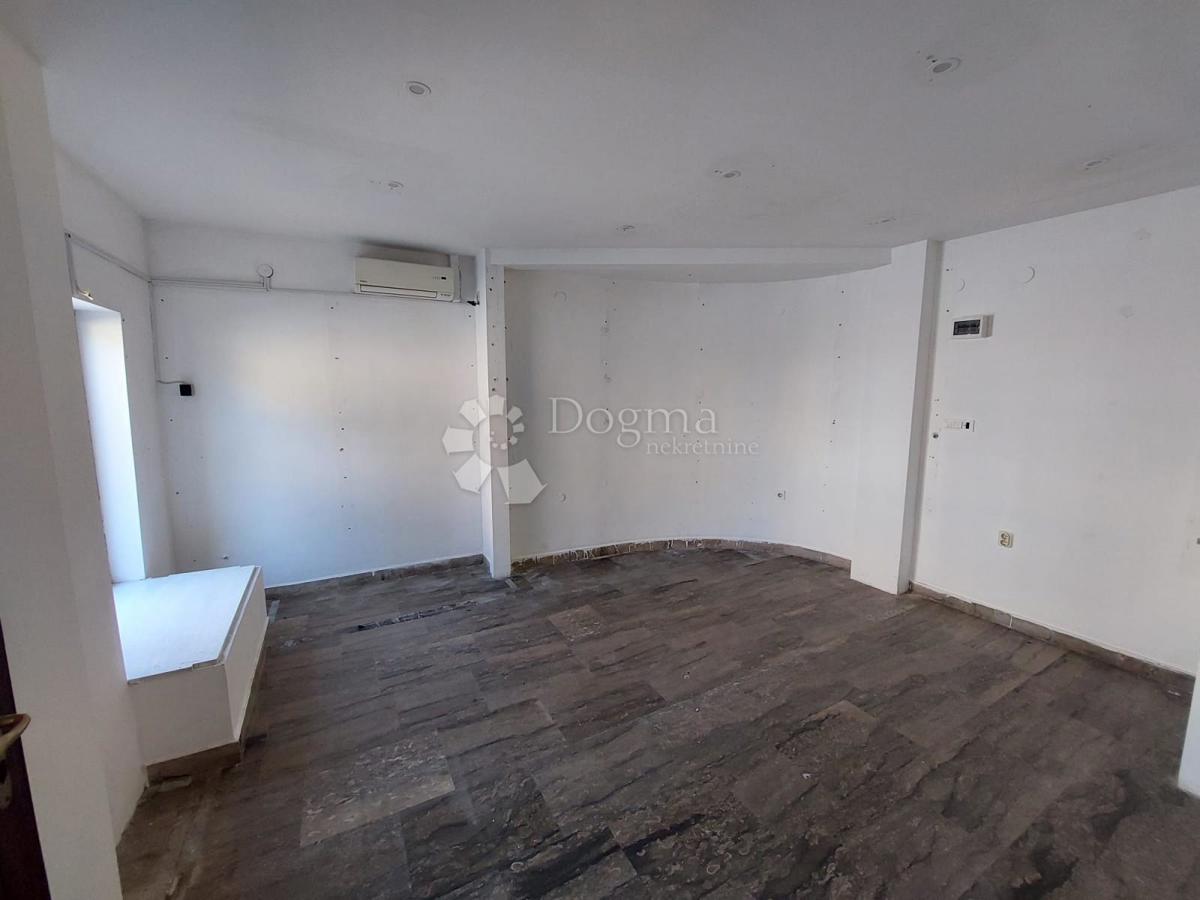 Poslovni prostor Centar, Sisak, 133m2