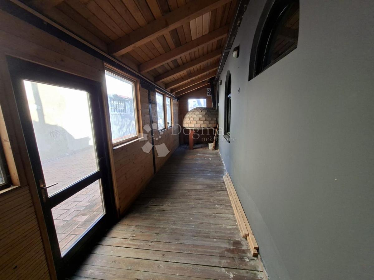 Poslovni prostor Centar, Sisak, 133m2