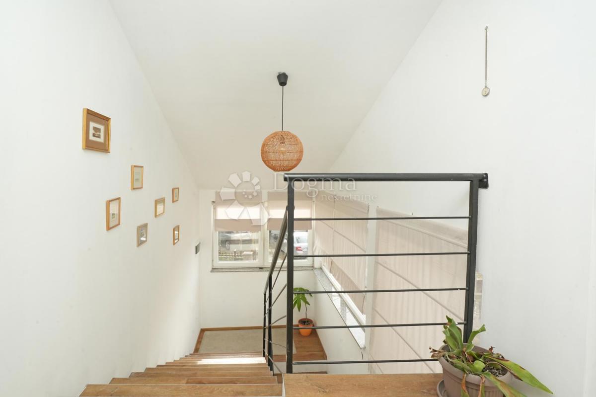 Družinska hiša v naravi