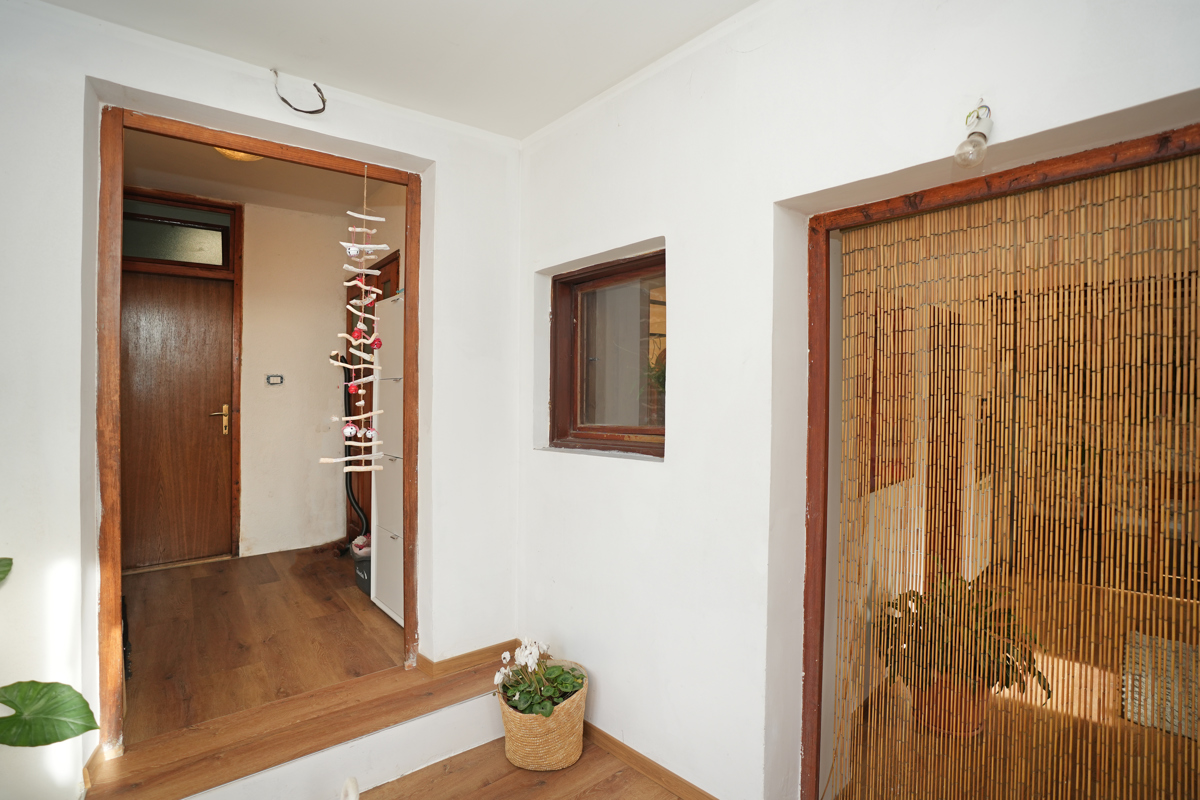 Družinska hiša v naravi