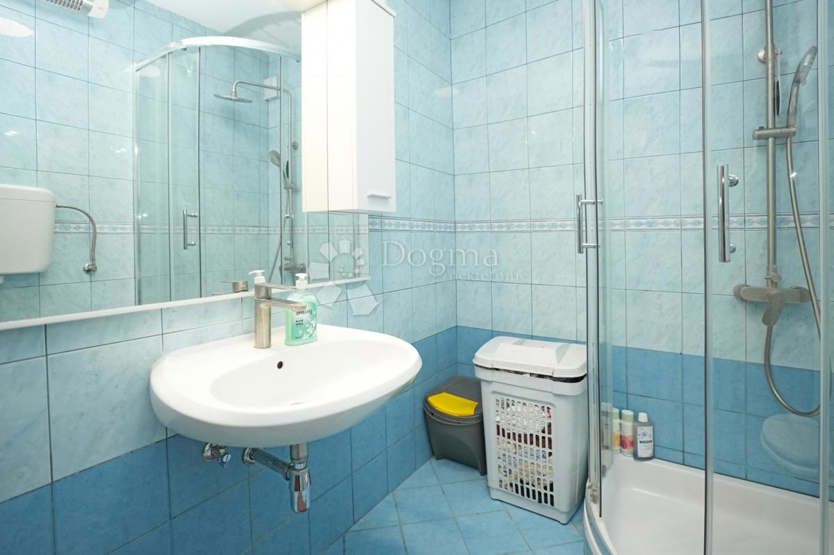 Družinska hiša v naravi