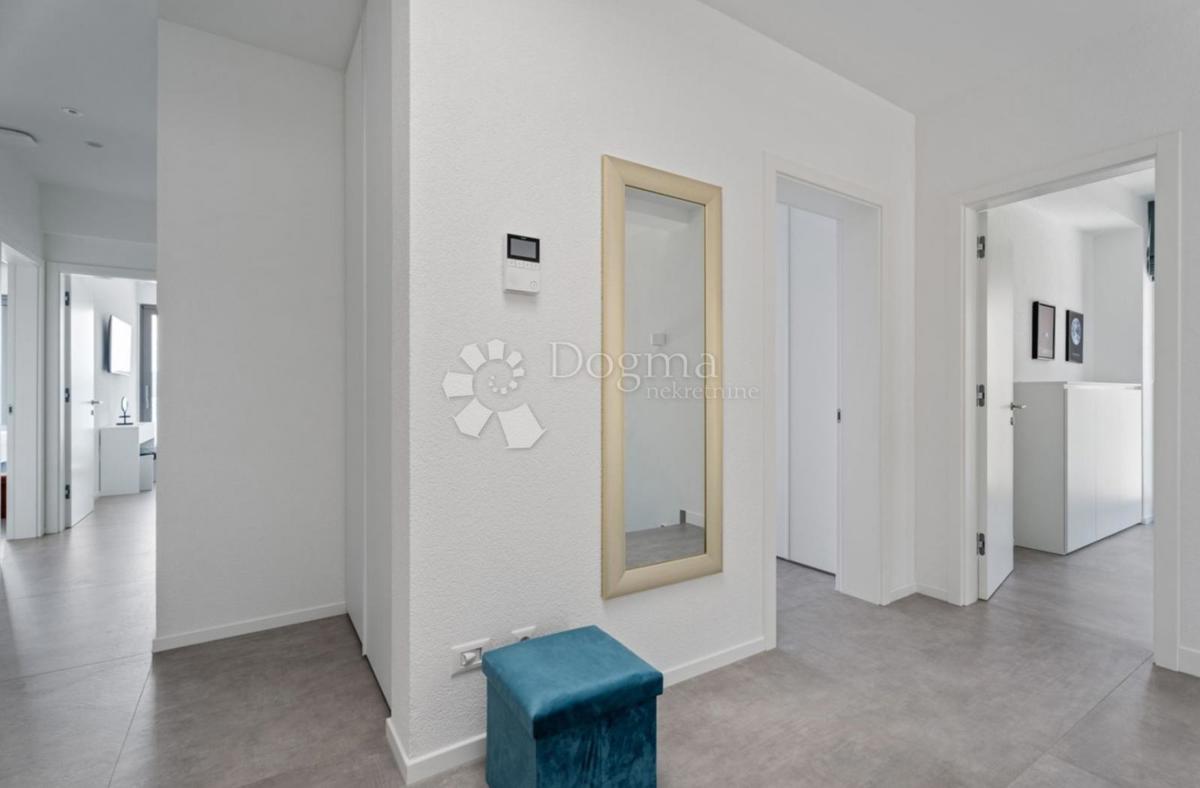 Hiša Seget Donji, Seget, 385m2