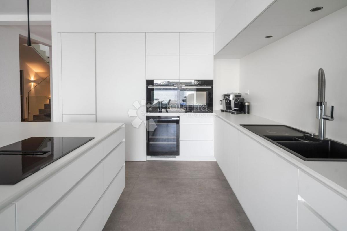 Hiša Seget Donji, Seget, 385m2