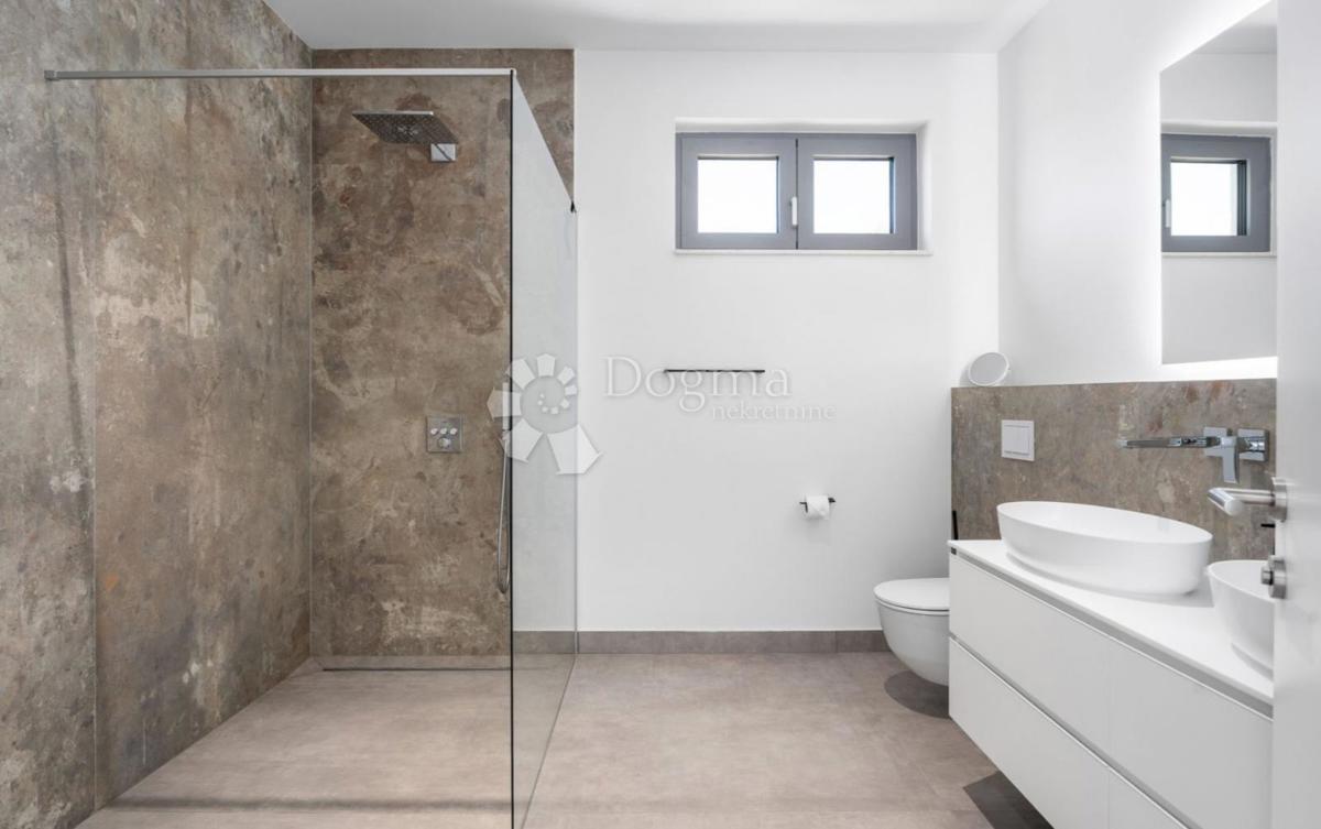 Hiša Seget Donji, Seget, 385m2